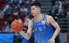 北京男篮今夏将有六名球员合同到期，张才仁、陈盈骏、方硕等老将年龄均超过30岁，球队面临续约抉择，未来阵容如何调整引发广泛关注
